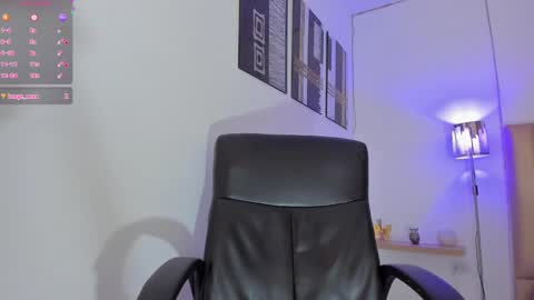 Snapshot of yamirawalker chatting on 17, 9, 2025 Naomi online show from 17, 9, 2025