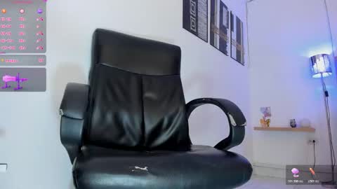 Snapshot of yamirawalker chatting on 22, 10, 2025 Naomi online show from 22, 10, 2025