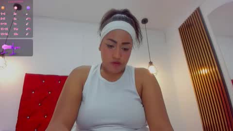 Snapshot of yamirawalker chatting on 24, 11, 2025 Naomi online show from 24, 11, 2025