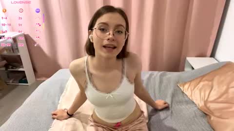 Snapshot of yaniraekberg chatting on 2, 11, 2025 Marry online show from 2, 11, 2025