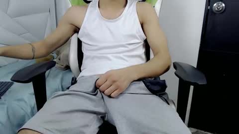 Snapshot of yankeee_ chatting on 28, 11, 2025 DANILO online show from 28, 11, 2025