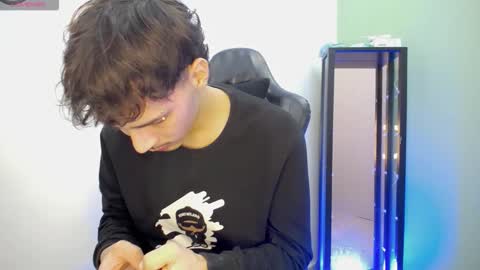 Snapshot of yankeee_ chatting on 30, 11, 2025 DANILO online show from 30, 11, 2025