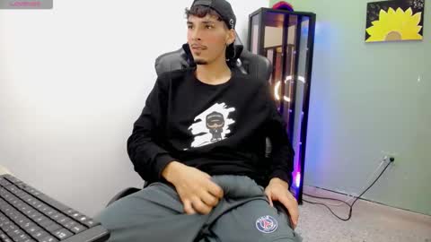 Snapshot of yankeee_ chatting on 5, 12, 2025 DANILO online show from 5, 12, 2025