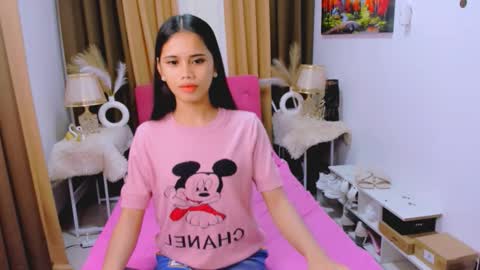 Snapshot of yanna_faulkerson chatting on 2, 10, 2025 Yanna online show from 2, 10, 2025