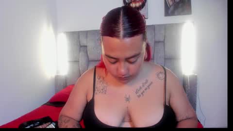 Snapshot of yara_flamer chatting on 4, 12, 2025 Yara online show from 4, 12, 2025