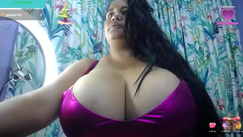Snapshot of yasmin_bigtits chatting on 11, 12, 2024 Yasmin online show from 11, 12, 2024
