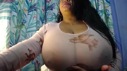 Snapshot of yasmin_bigtits chatting on 26, 12, 2024 Yasmin online show from 26, 12, 2024