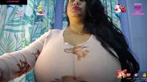 Snapshot of yasmin_bigtits chatting on 31, 12, 2024 Yasmin online show from 31, 12, 2024