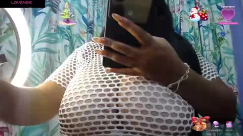 Snapshot of yasmin_bigtits chatting on 2, 1, 2025 Yasmin online show from 2, 1, 2025