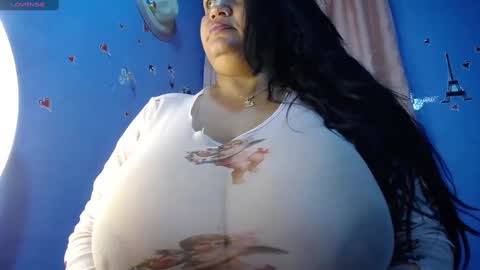 Snapshot of yasmin_bigtits chatting on 4, 2, 2025 Yasmin online show from 4, 2, 2025