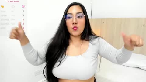 Yasmin Ortiz online show from 16, 4, 2026