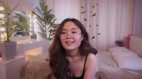 Snapshot of yasminekeats chatting on 31, 10, 2025 Nerida online show from 31, 10, 2025