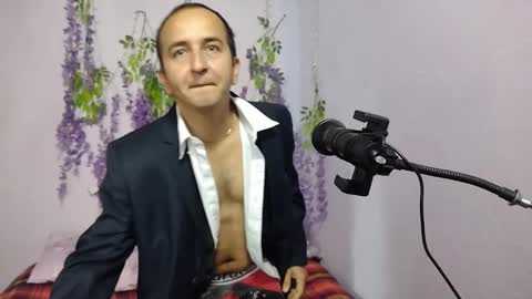 Snapshot of yazflor chatting on 22, 9, 2025 Hazzan y Greisy online show from 22, 9, 2025