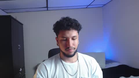 Snapshot of yeff_stone chatting on 8, 11, 2025 yeff online show from 8, 11, 2025