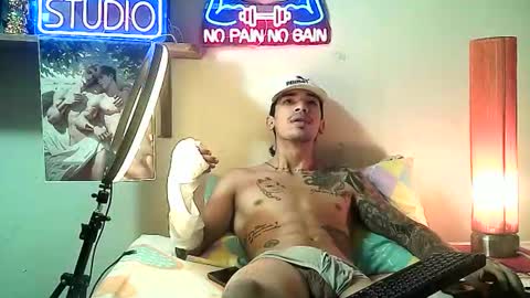 yeisoncastellanos1999 online show from 9, 1, 2026