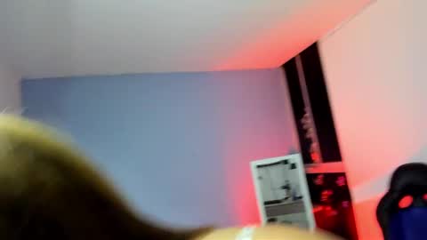 Snapshot of yelena03 chatting on 4, 3, 2025 yelena03 online show from 4, 3, 2025