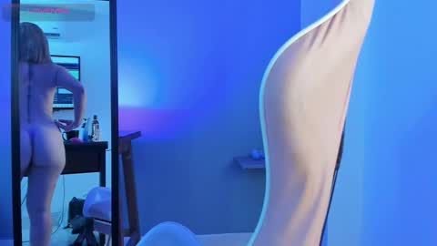 Snapshot of yelena03 chatting on 5, 3, 2025 yelena03 online show from 5, 3, 2025