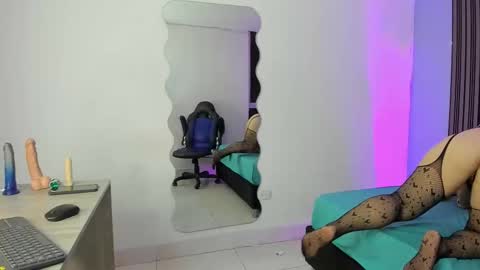 Snapshot of yelena03 chatting on 12, 11, 2025 yelena03 online show from 12, 11, 2025