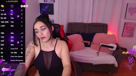 Snapshot of yeliana_sexy chatting on 14, 10, 2025 Valery online show from 14, 10, 2025