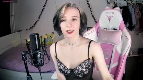 Snapshot of yellow_songbird chatting on 28, 2, 2025 Liya online show from 28, 2, 2025