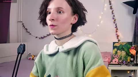 Snapshot of yellow_songbird chatting on 30, 9, 2025 Liya online show from 30, 9, 2025