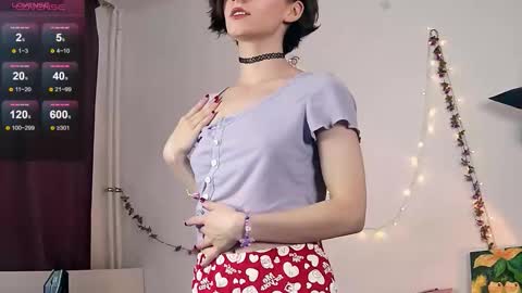 Snapshot of yellow_songbird chatting on 8, 10, 2025 Liya online show from 8, 10, 2025