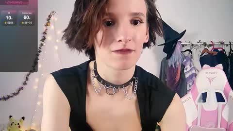 Snapshot of yellow_songbird chatting on 10, 10, 2025 Liya online show from 10, 10, 2025