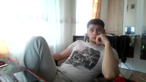 Snapshot of yellowsubmarinex2 chatting on 13, 5, 2026 yellowsubmarinex2 online show from 13, 5, 2026