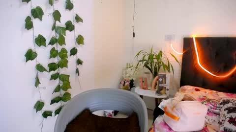 Snapshot of yemfairymcry chatting on 13, 5, 2026 YEM online show from 13, 5, 2026