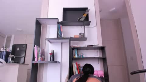 Snapshot of yenlo01 chatting on 28, 11, 2025 yenlo01 online show from 28, 11, 2025