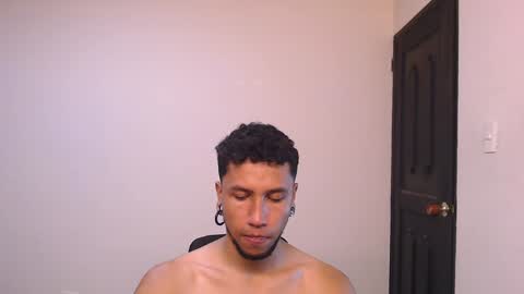 Snapshot of yerfon_s1 chatting on 4, 1, 2025 Yeff ind. model online show from 4, 1, 2025