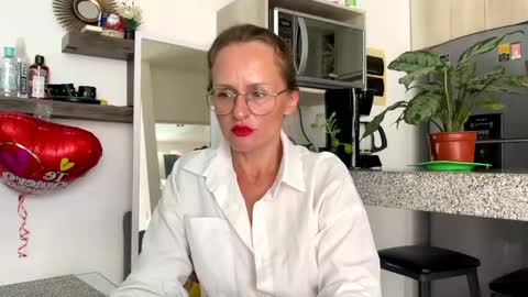 Snapshot of yes_mommy_zlata chatting on 24, 2, 2025 Zlata online show from 24, 2, 2025