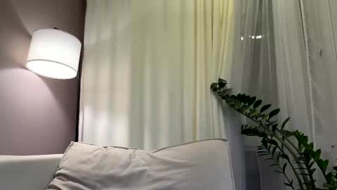 Snapshot of yes_mommy_zlata chatting on 5, 10, 2025 Zlata online show from 5, 10, 2025