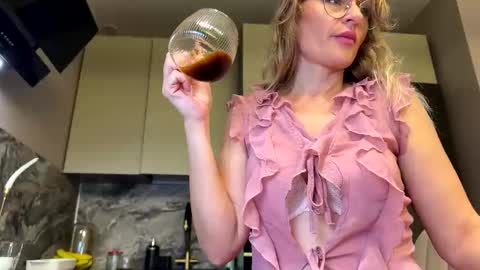 Snapshot of yes_mommy_zlata chatting on 7, 10, 2025 Zlata online show from 7, 10, 2025