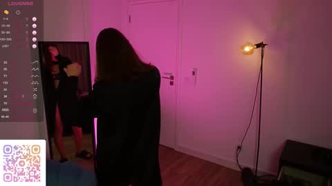 Snapshot of yess_kiki chatting on 24, 11, 2025 Kiki online show from 24, 11, 2025