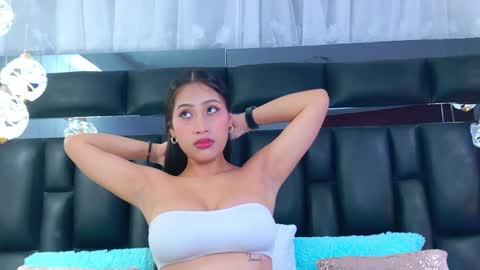 Snapshot of yesyhills chatting on 14, 9, 2025 Yesy online show from 14, 9, 2025