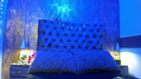 yiyisandoval online show from 11, 11, 2025