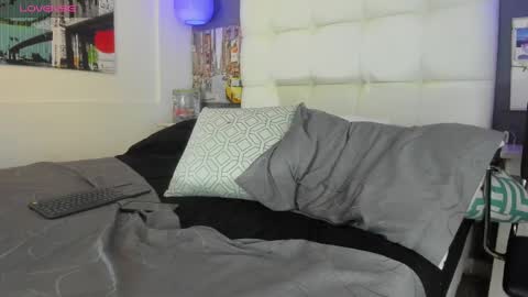 Snapshot of yiyo10_ chatting on 5, 1, 2025 Yiyo online show from 5, 1, 2025