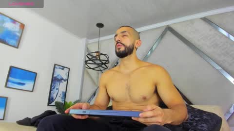 Snapshot of yiyo10_ chatting on 14, 1, 2025 Yiyo online show from 14, 1, 2025