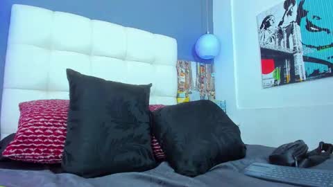 Snapshot of yiyo10_ chatting on 6, 11, 2025 Yiyo online show from 6, 11, 2025