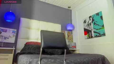 Snapshot of yiyo10_ chatting on 10, 11, 2025 Yiyo online show from 10, 11, 2025