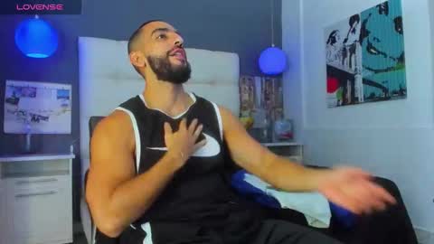 Snapshot of yiyo10_ chatting on 13, 11, 2025 Yiyo online show from 13, 11, 2025