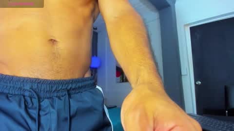 Snapshot of yiyo10_ chatting on 23, 11, 2025 Yiyo online show from 23, 11, 2025