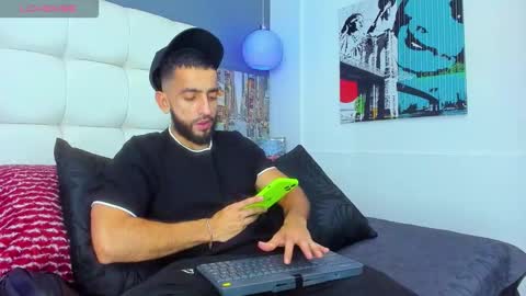 Snapshot of yiyo10_ chatting on 29, 11, 2025 Yiyo online show from 29, 11, 2025