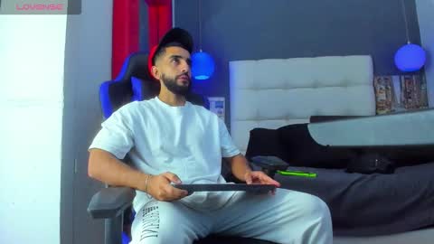 Snapshot of yiyo10_ chatting on 15, 12, 2025 Yiyo online show from 15, 12, 2025