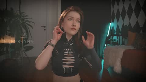 Snapshot of ynnenbrynn chatting on 2, 12, 2024 ynnenbrynn online show from 2, 12, 2024