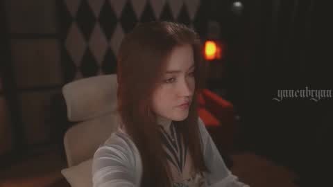 Snapshot of ynnenbrynn chatting on 9, 9, 2025 ynnenbrynn online show from 9, 9, 2025