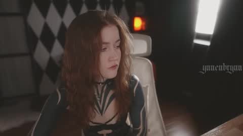 Snapshot of ynnenbrynn chatting on 10, 9, 2025 ynnenbrynn online show from 10, 9, 2025