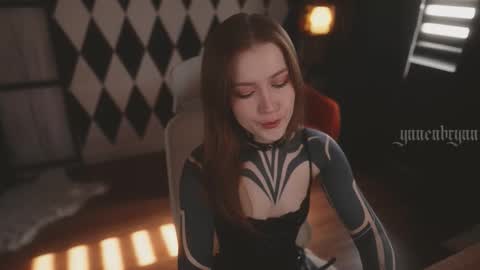 Snapshot of ynnenbrynn chatting on 16, 9, 2025 ynnenbrynn online show from 16, 9, 2025