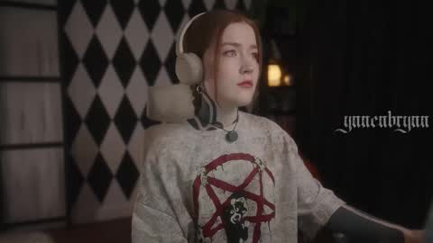 Snapshot of ynnenbrynn chatting on 10, 10, 2025 ynnenbrynn online show from 10, 10, 2025